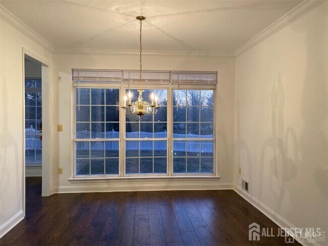 Building Photo - 33 Marion Dr
