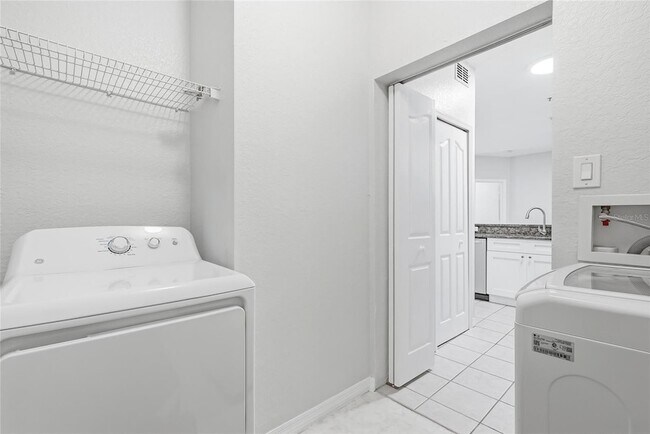 Building Photo - 5511 Legacy Crescent Pl