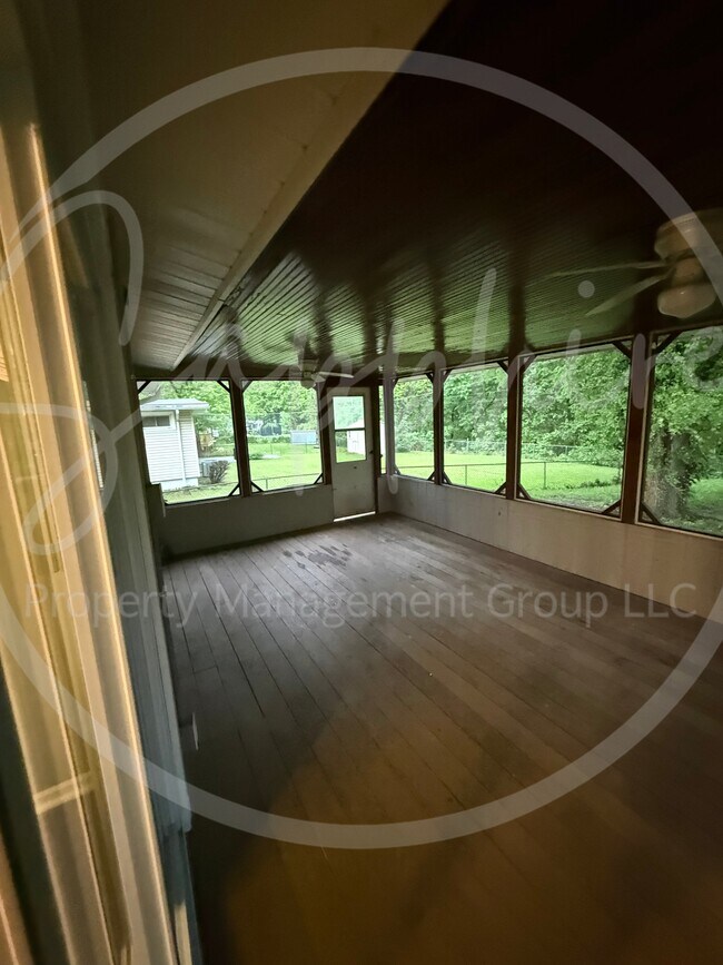 Building Photo - 2815 S Collin Ave