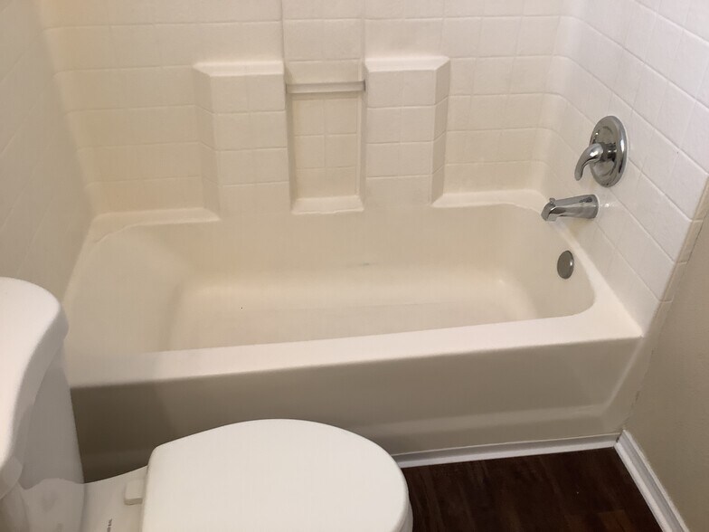 Building Photo - 7623 Banyon Ave NW