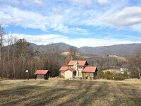 Building Photo - Cozy 3BR/2BA Cabin with Stunning Mountain Views