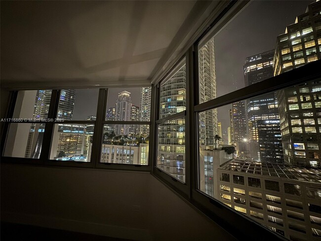 Building Photo - 825 Brickell Bay Dr