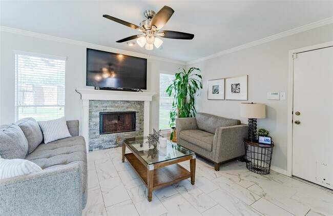 Building Photo - 3022 Norwich St