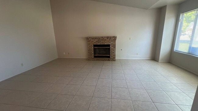 Building Photo - (APPLICATION PENDING) East Lancaster Home