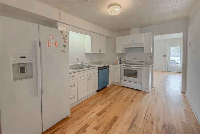 Building Photo - 937 E Main St