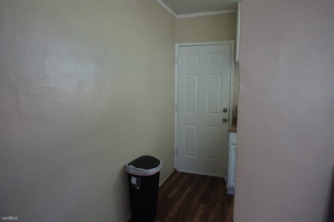 Building Photo - 722 Douglas St