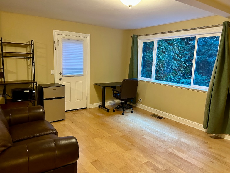 Building Photo - 435 Hubbard Gulch Rd