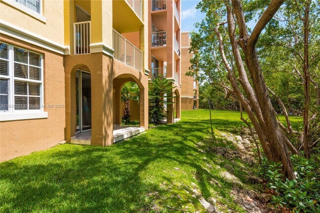 Building Photo - 19601 E Country Club Dr