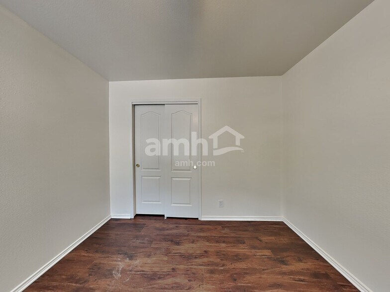 Building Photo - 6702 Sandy Point Dr