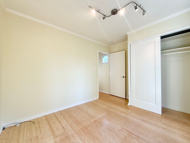 Building Photo - Beautifully Renovated Single-Family Home i...