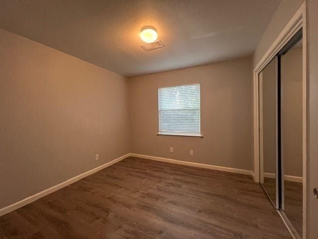 Building Photo - 304 N Oak St