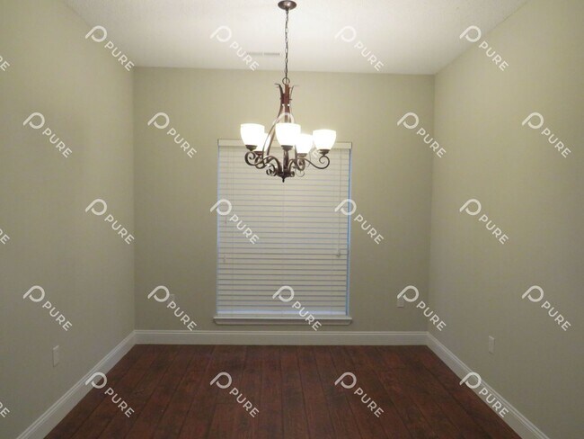 Building Photo - 202 Marlboro Way