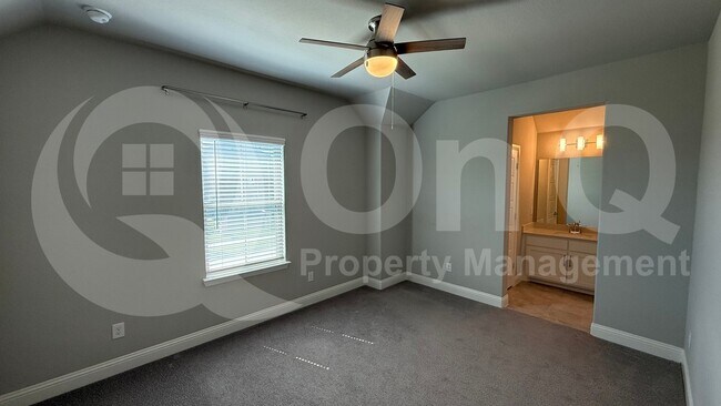 Building Photo - 3508 Covedale Blvd