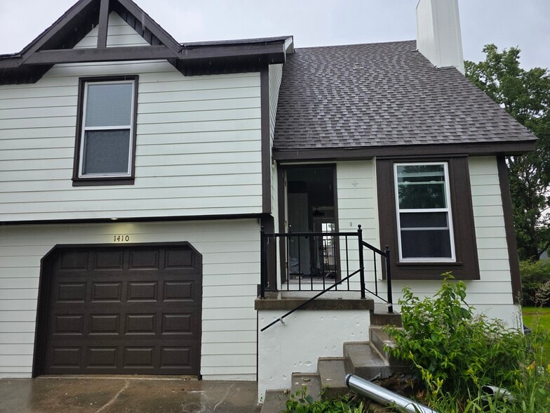 Primary Photo - 1410 SE 7th Pl