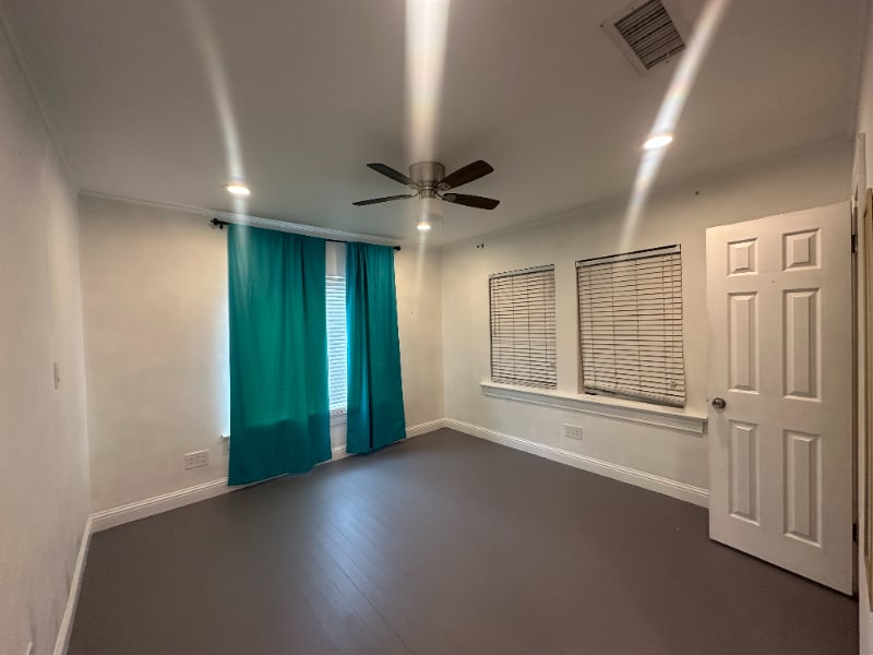 Building Photo - 402 18th St