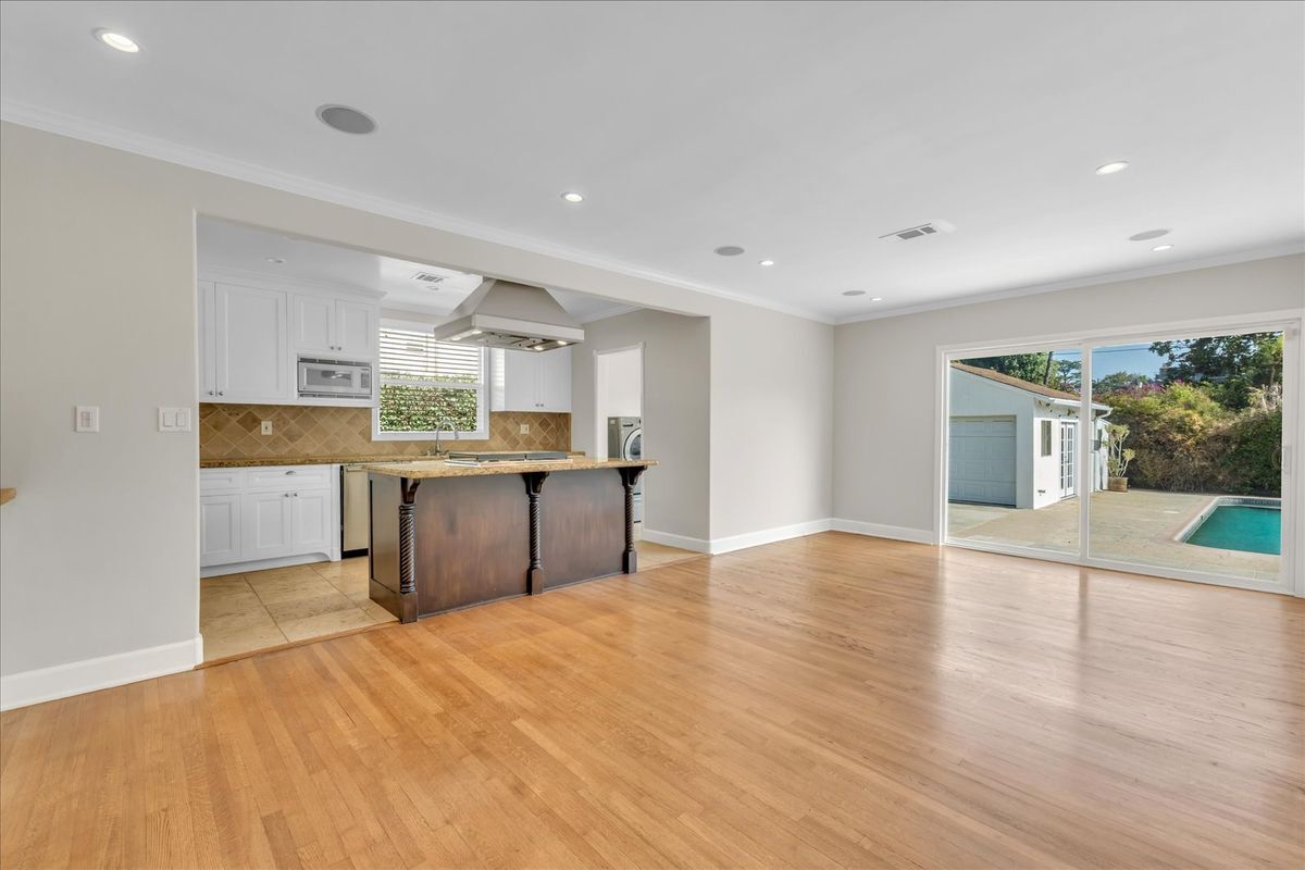 Building Photo - 4710 Cartwright Ave