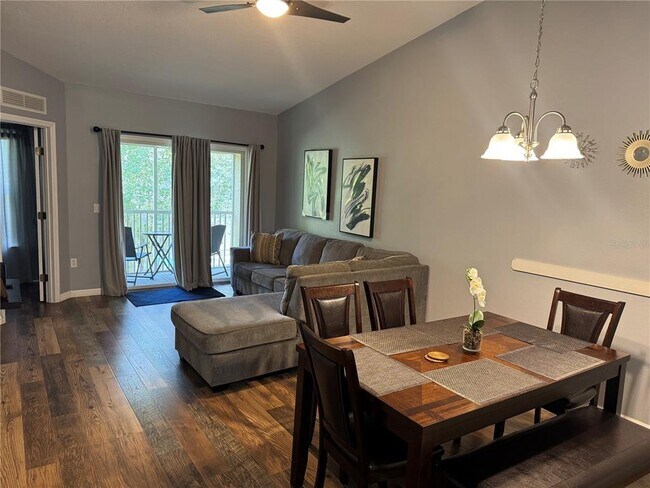 Building Photo - 2802 Club Cortile Cir