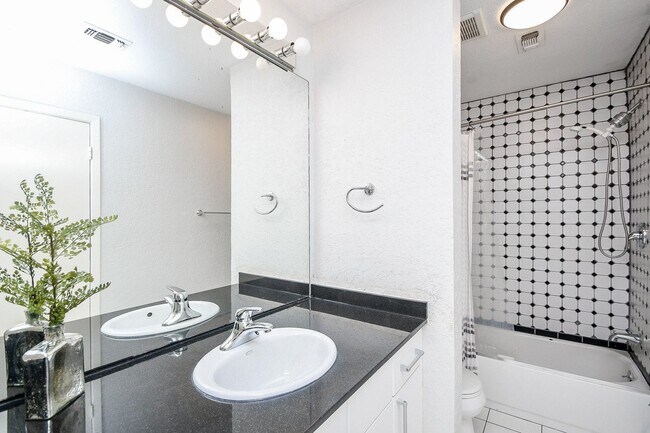 Building Photo - 1116 Bering Dr