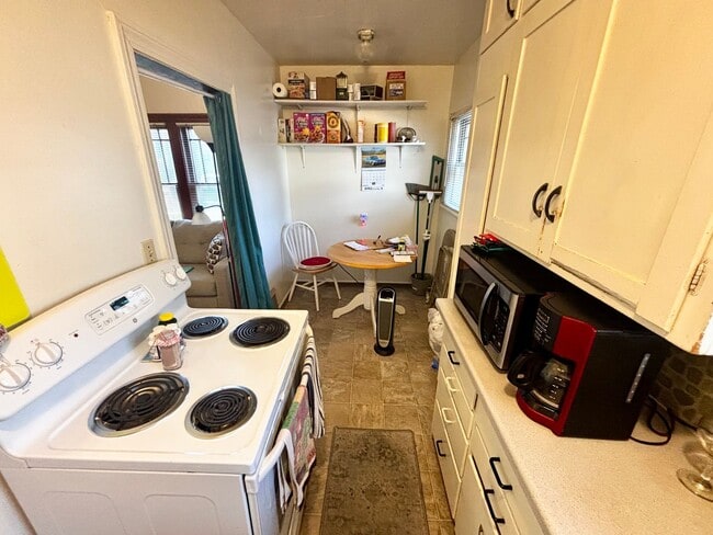 Building Photo - 404 S Van Buren St