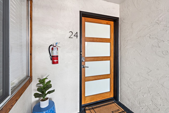 Building Photo - 925 N 9th St