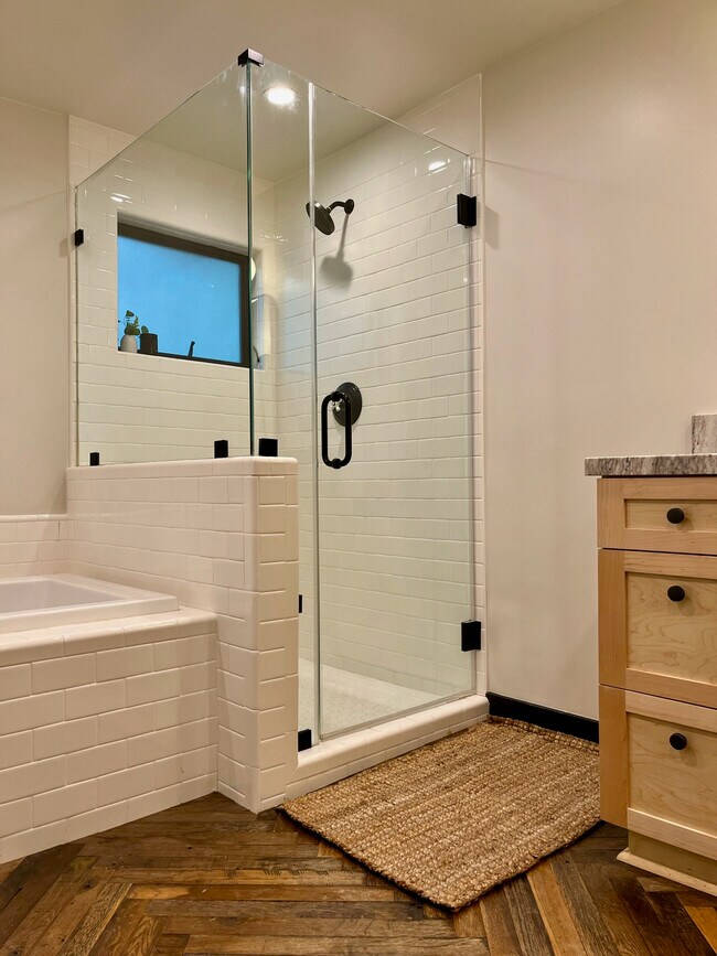 Building Photo - 21273 Entrada Rd