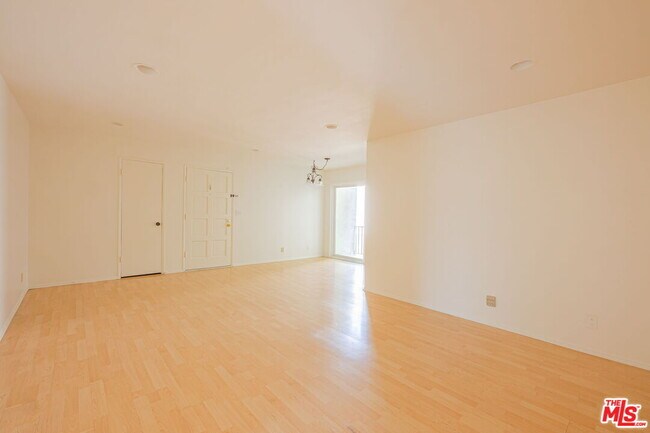 Building Photo - 1544 Stanford St