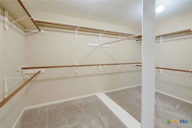 Building Photo - 703 Ivy Ct