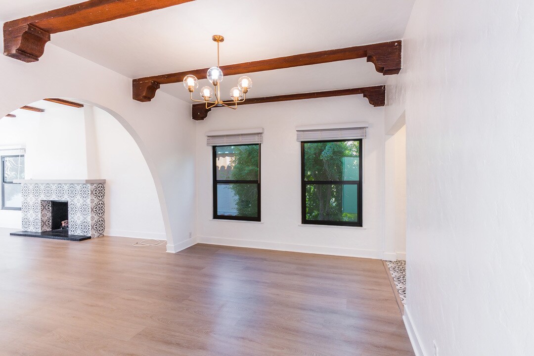 Building Photo - 128 S Harper Ave