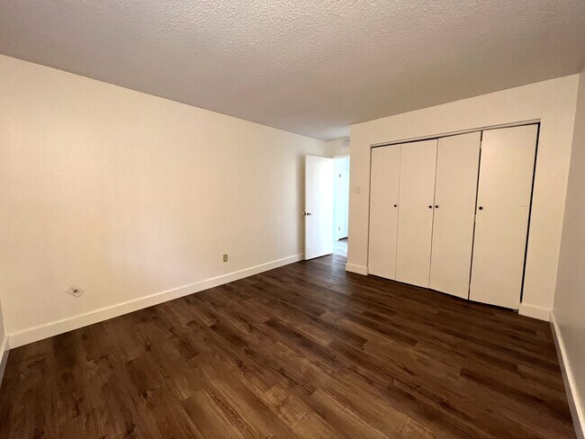 Building Photo - SFH 119 - Francis Duplex