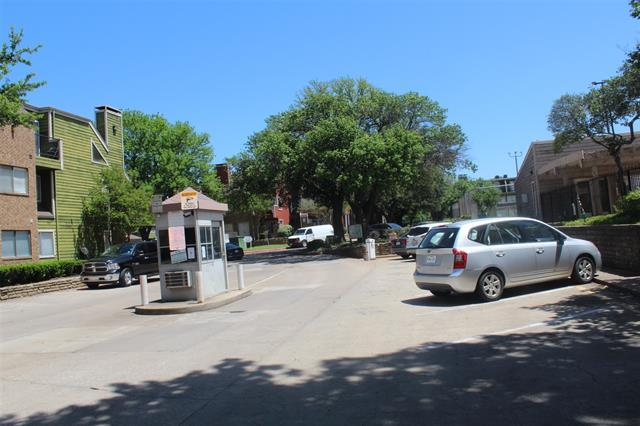 Building Photo - 9809 Walnut St