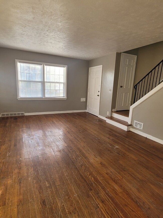 Building Photo - Dundee 2 Bed Townhome!