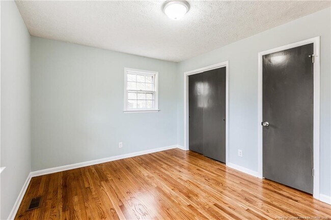 Building Photo - 909 Kaywood Dr