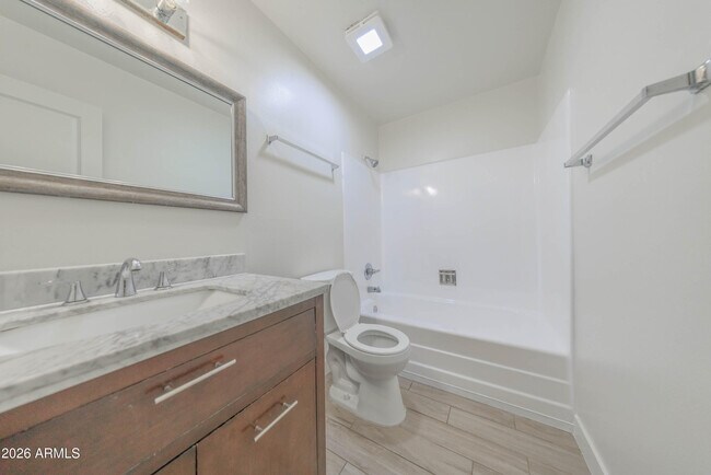 Building Photo - 4558 N 15th Ave