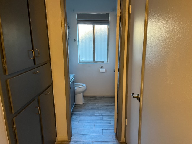 Building Photo - 10415 W Cameo Dr