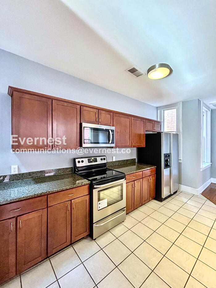 Building Photo - 2034 W Grace St