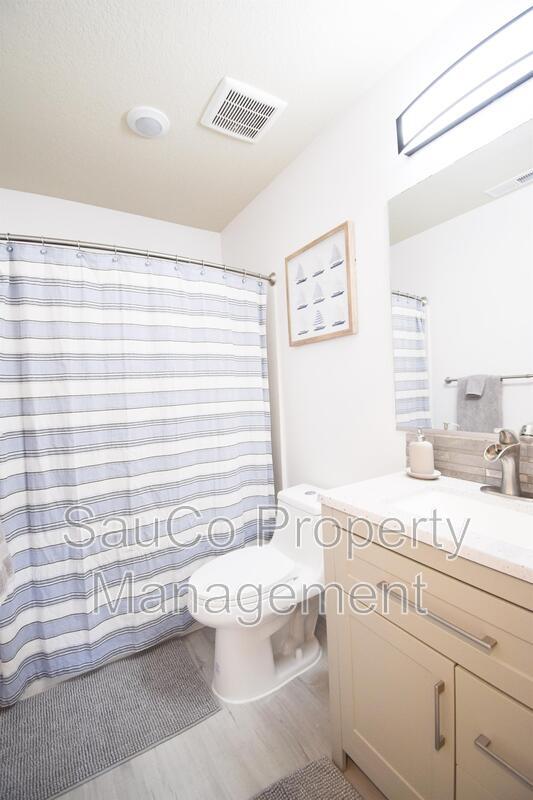 Building Photo - 445 NE Tork Pl
