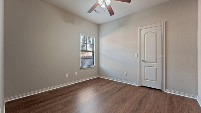 Building Photo - Sign a lease before March 31st and get 50% off one month’s rent, redeemable from the 2nd–12th month.