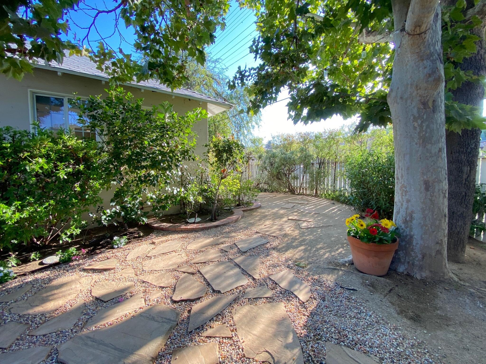 Building Photo - 5460 Kester Ave