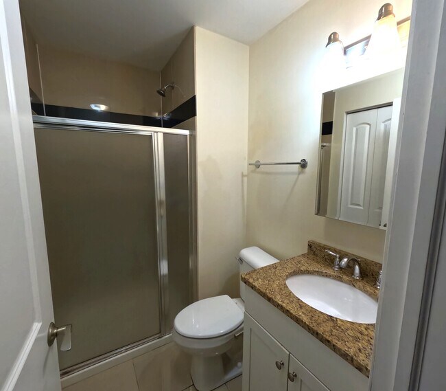 Building Photo - 851 N La Salle Dr
