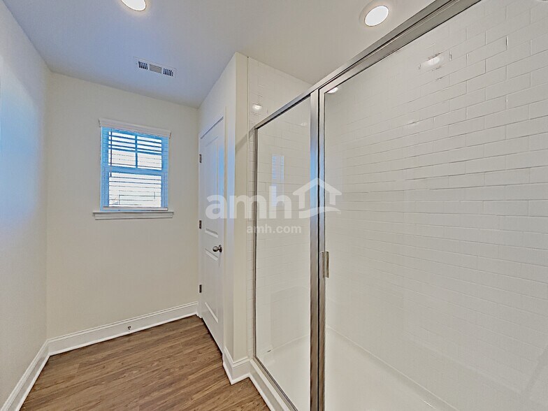 Building Photo - 432 Charity Ln