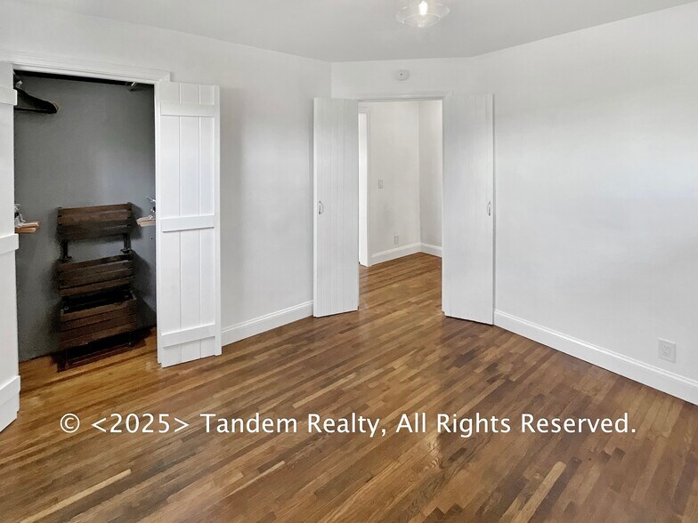 Building Photo - 633 Lane Dr