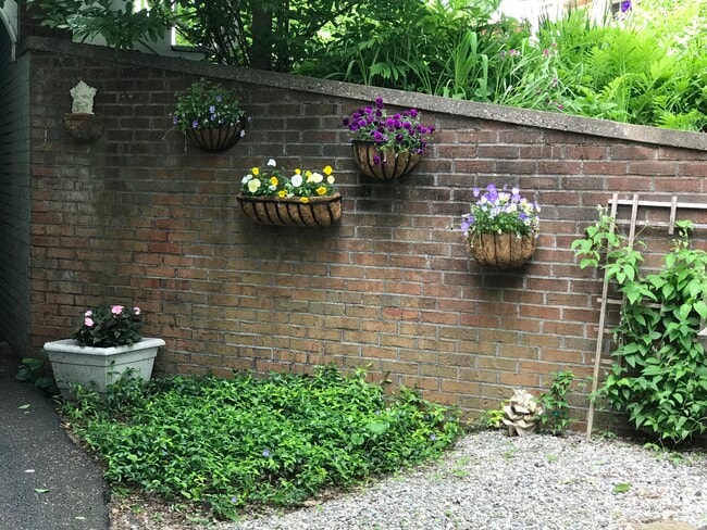 Building Photo - 85 Crescent Rd