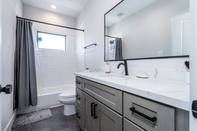 Building Photo - 5355 Creekmont Oaks Ln