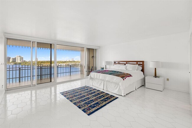 Building Photo - 1 Grove Isle Dr