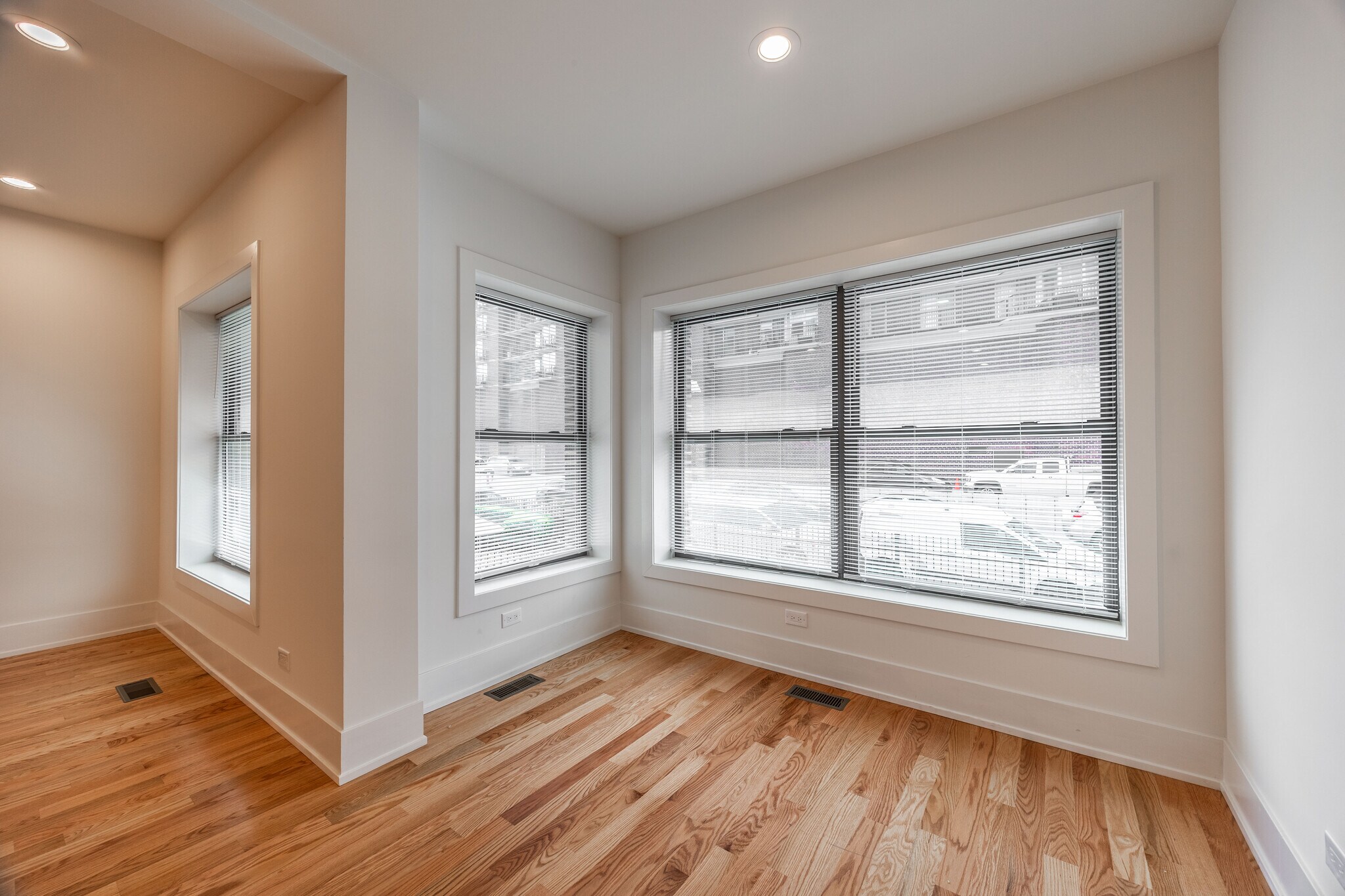 Building Photo - 652 W Gordon Ter