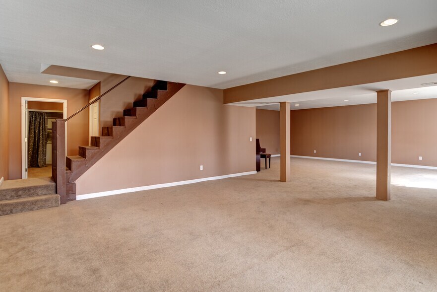 Building Photo - 216 Windsor Ct