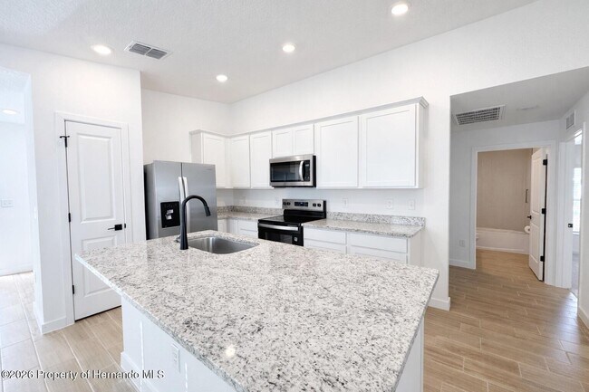 Building Photo - 2464 Fairview Rd