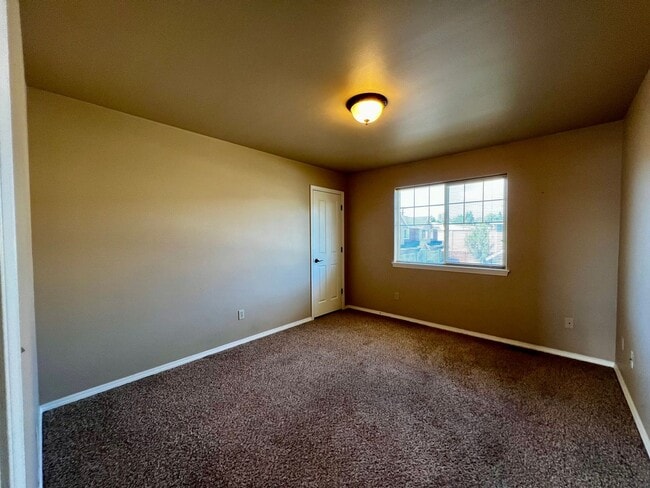 Building Photo - 636 S 36th Ave