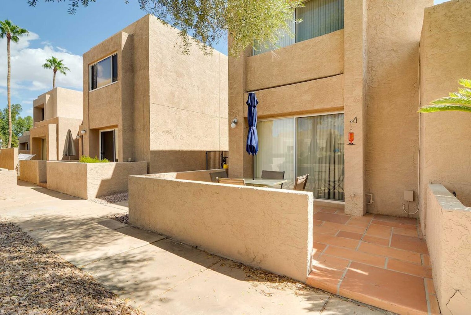 Building Photo - 445 S Desert Palm