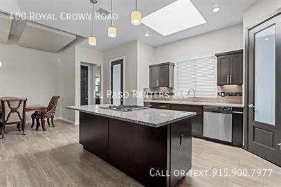 Building Photo - 400 Royal Crown Rd